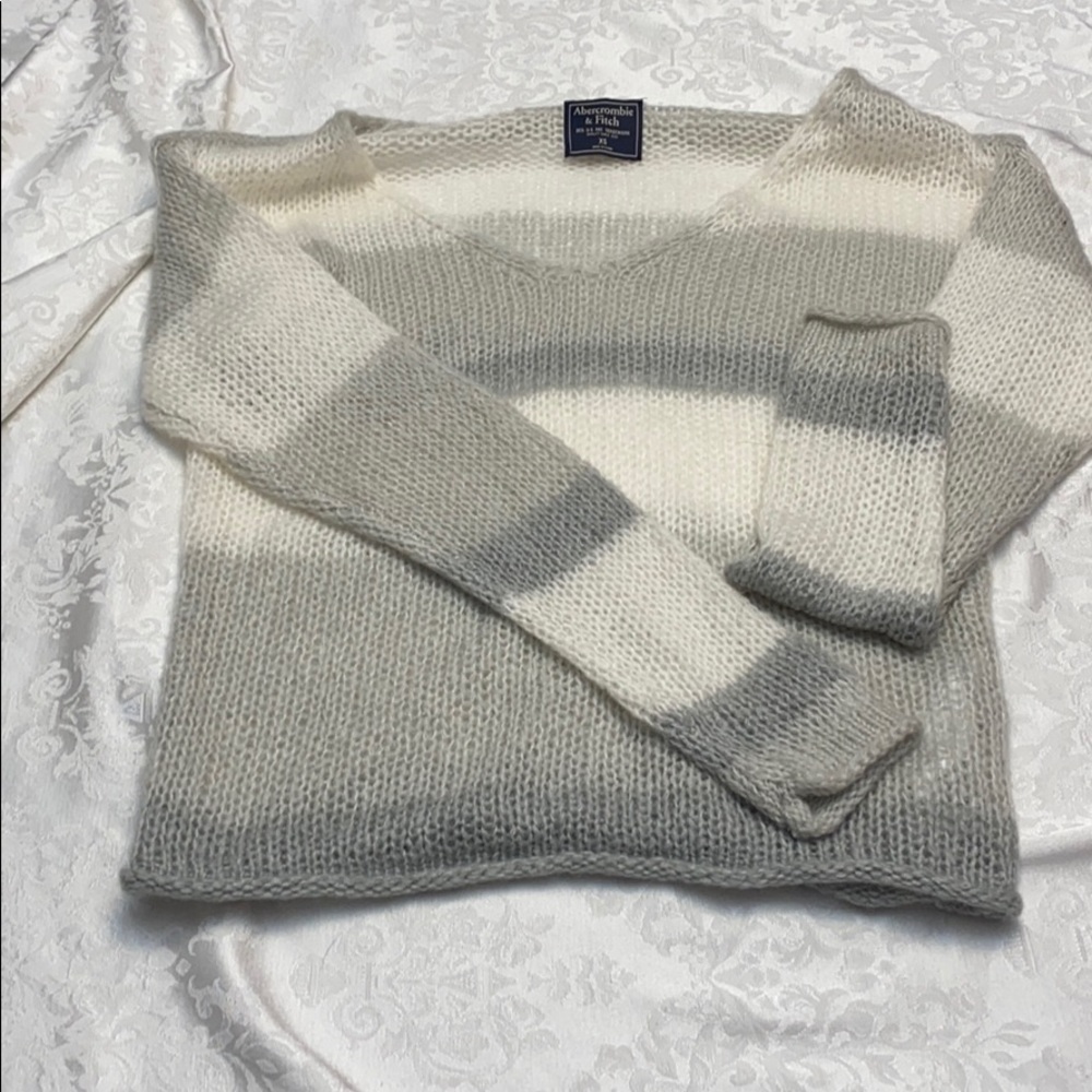 EUC - Abercrombie & Fitch - Sweater